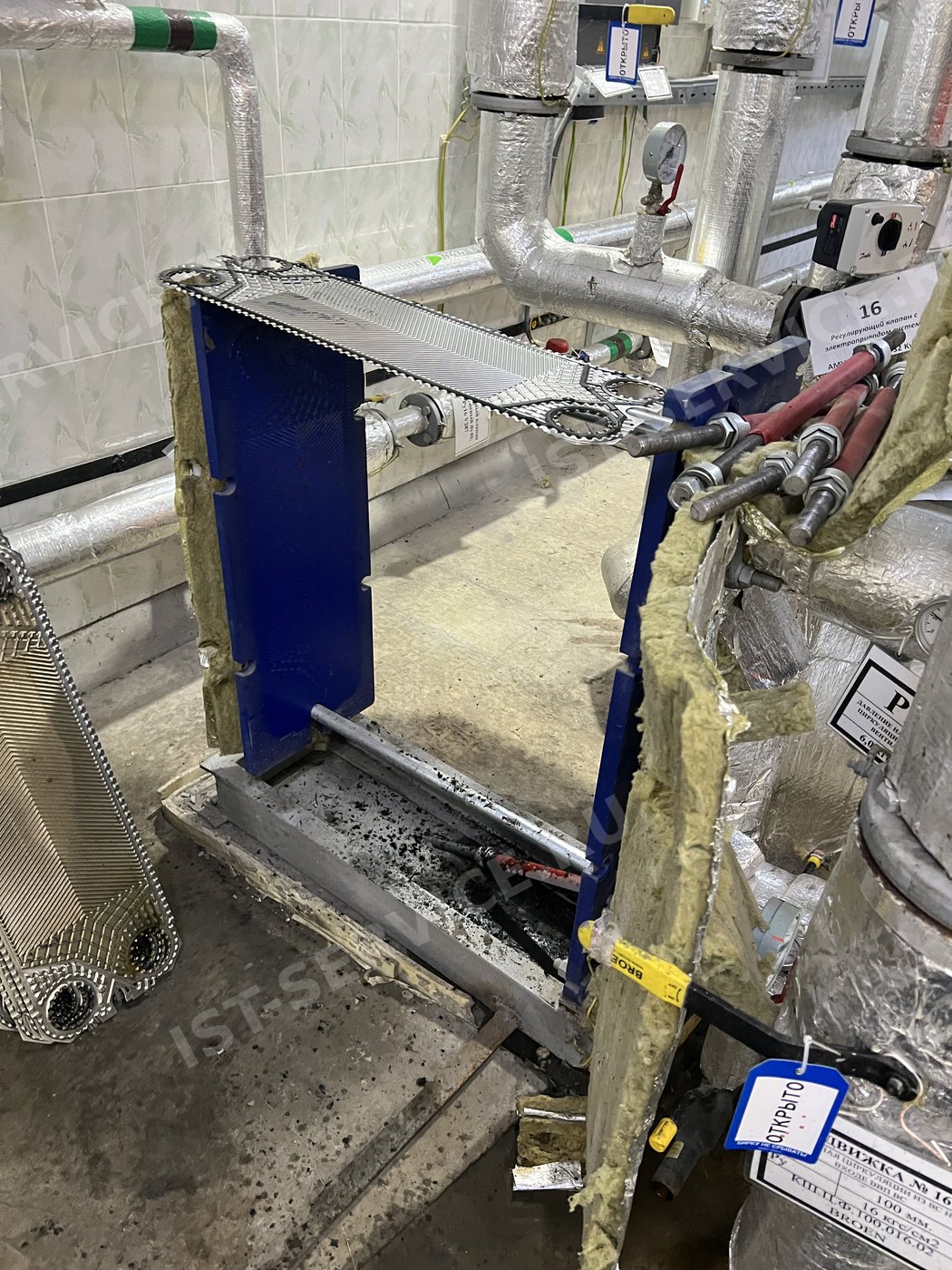 Теплообменник Alfa Laval в тепловом узле бизнес-центра, общий вид